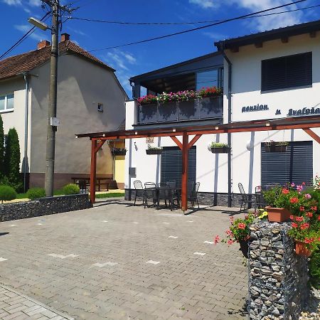 Penzion U Svatosa Mutenice Exterior photo